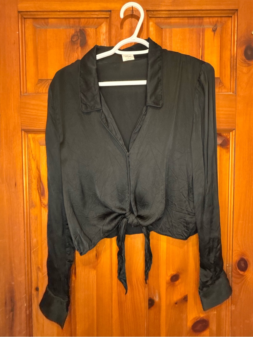Aritzia Wilfred Satin Cropped Front-Tie Long Sleeve Shirt Size M